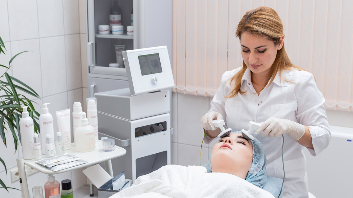 Форма для салона красоты: виды униформы и основные требования