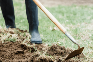 Одежда и обувь для дачи